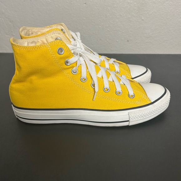 Converse Yellow Chuck Taylors Mens 8 Womens 10 - Picture 3 of 8